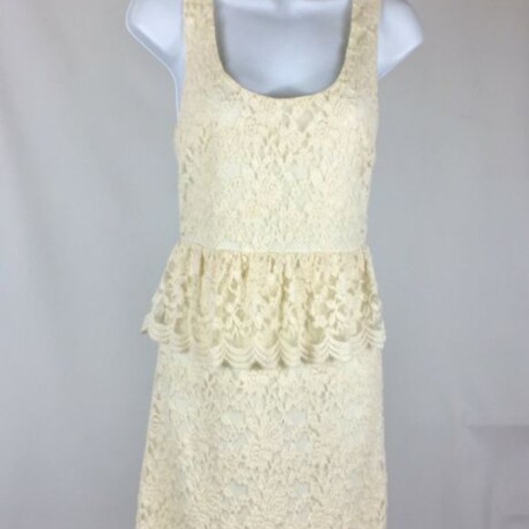 🏷️2/$15 Urban Outfitters Open Back Lace Dress - Picture 7 of 9